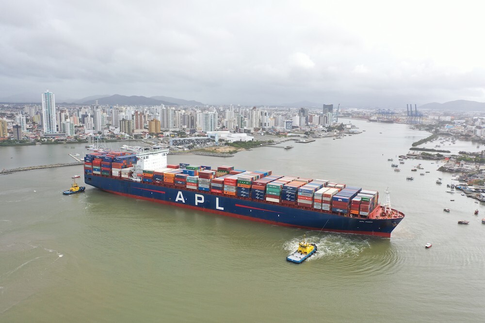 A large container ship being maneuvered in the new turning basin at the Port of Itajaí, SC, Brazil. Photo ©: Itajaí.sc.gov.br