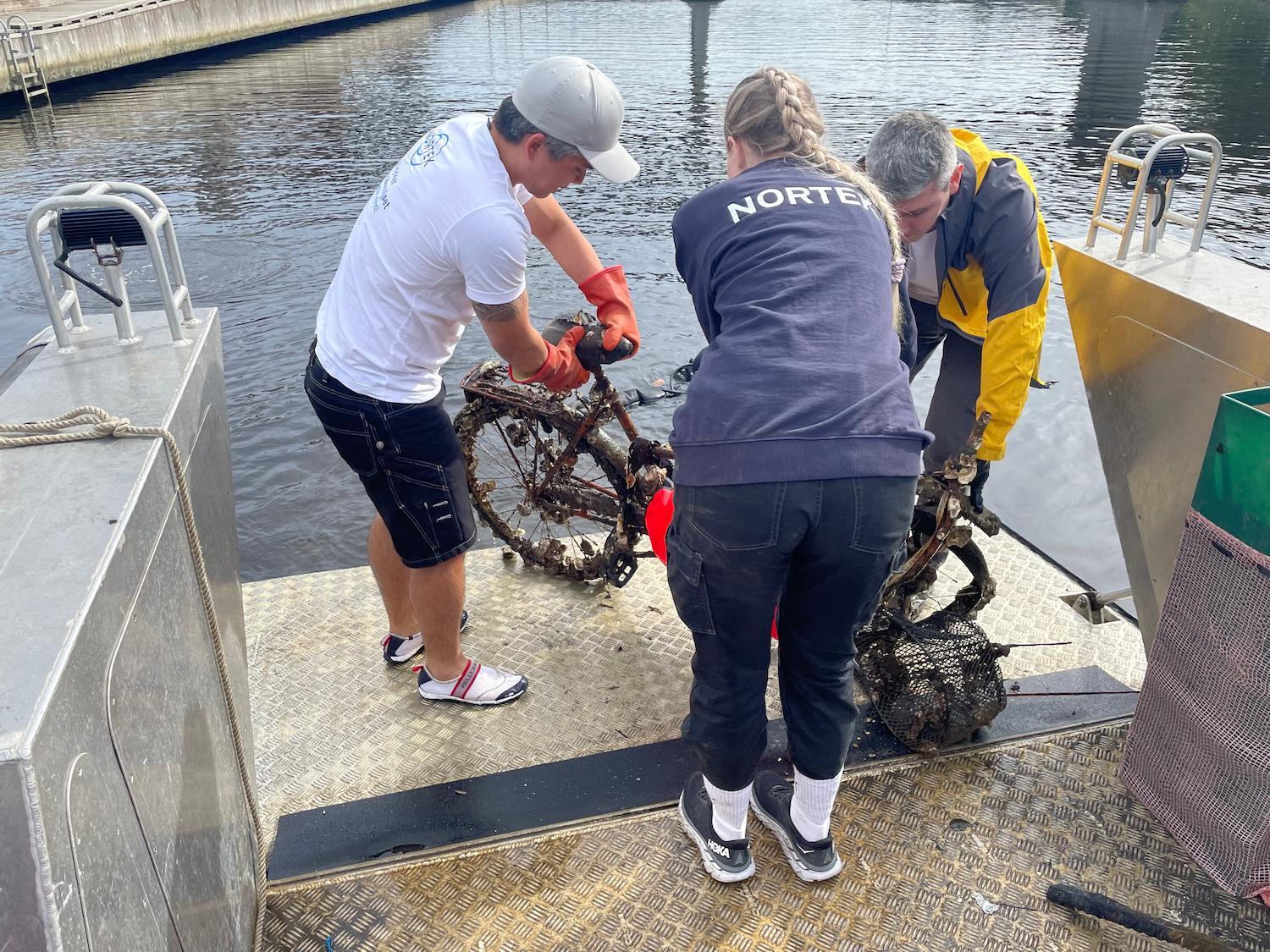 Sandvika trash removal bike