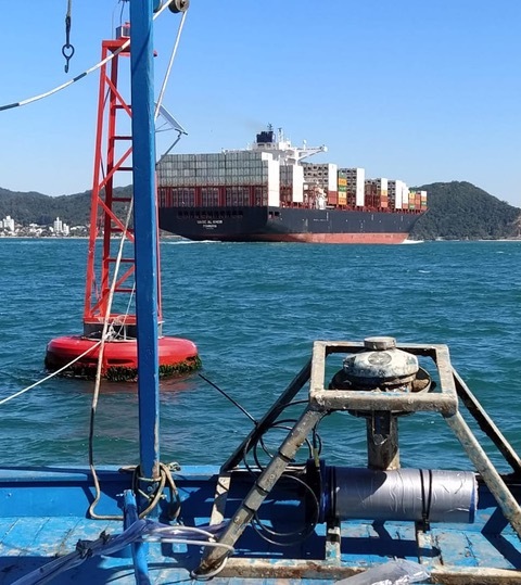 ADCP instrument in its anchoring cage. Photo ©: Acquaplan