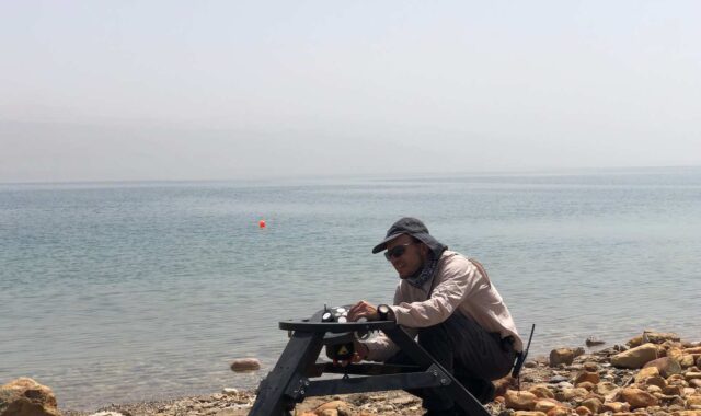 Wind, waves and gravel transport: Studying coastal erosion in the Dead Sea