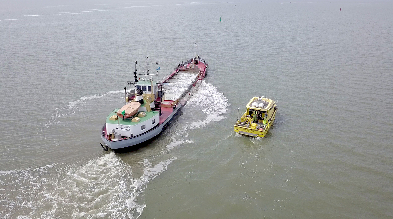 Survey of currents around a dredge with a Nortek vessel-mounted ADCP